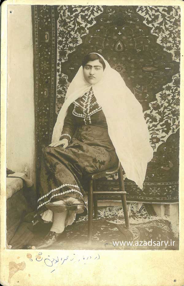عکس یکی از زنان دربار ناصرالدین شاه فرش و عکس آزادسرو