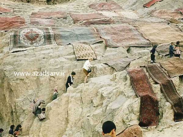 بازدید گردشگران خارجی از قالیشویی در چشمه علی شهر ری فرش و عکس آزادسرو